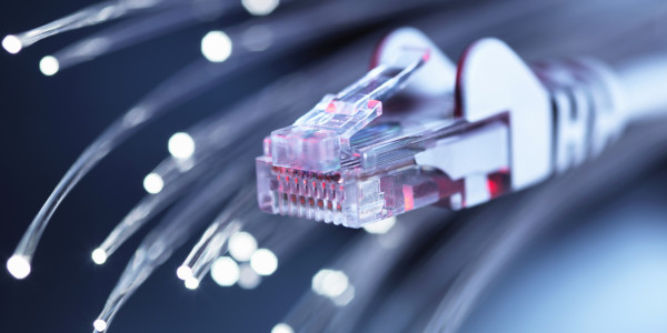 Redacción / Implantación / Legalización de Proyectos ICT en Zaragoza · Legalización y Provisión de internet banda ancha y fibra óptica
